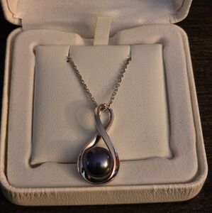 Elegant Black Pearl Pendant Silver Necklace